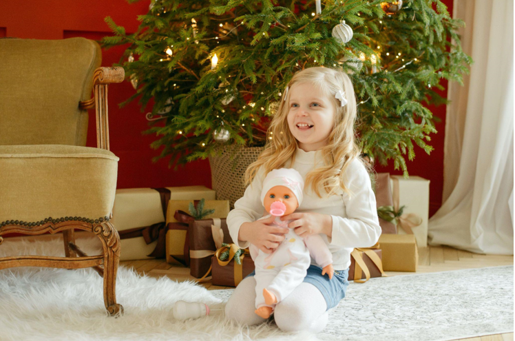 The Angel and Devil of Christmas Trees: The Good and Evil of Artificial Ones