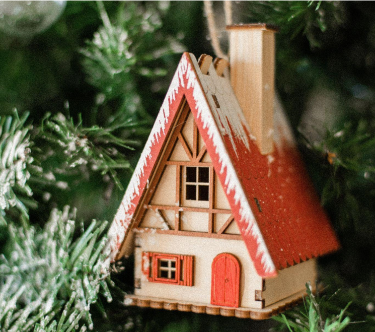 Why Flocked Christmas Trees Are the Perfect Addition to Your Home this Holiday Season